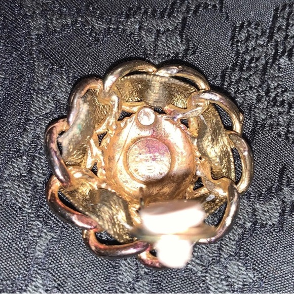 Vintage CHANEL 1970s Camellia Gold-Tone Weaved Leather & Chain Clip-On Earrings - Picture 5 of 8